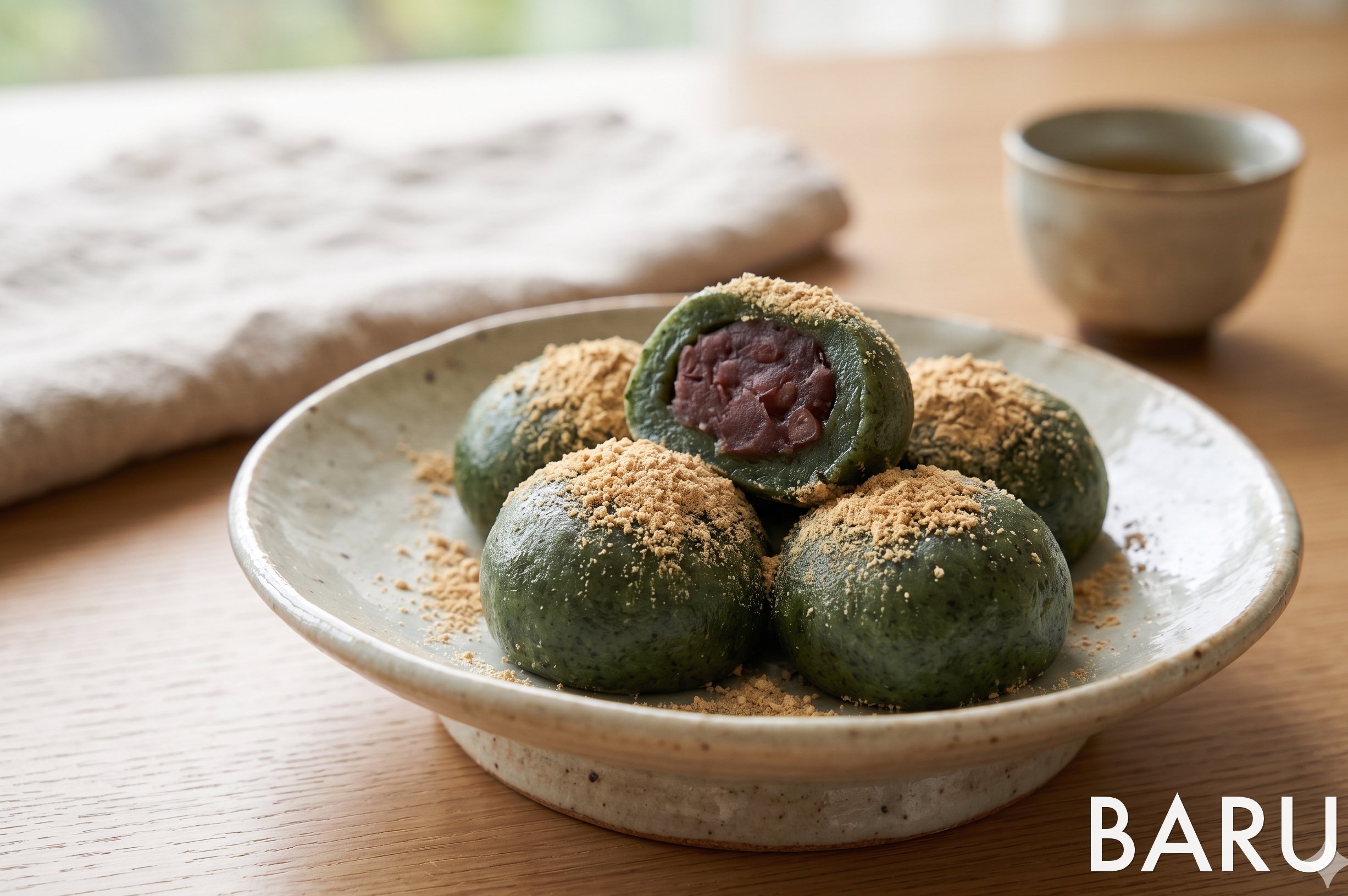 Kusa Mochi (Mugwort Green Rice Cake) (쿠사 모찌 (쑥 찹쌀떡))